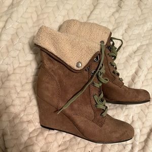 SPRING SALE! Indigo Rd. Sherpa lined wedge boots